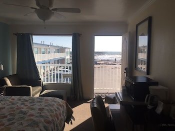 Dolphin Cove Motel