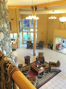 River Lodge & Cabins