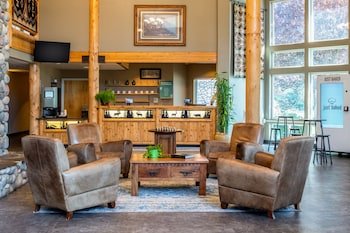 River Lodge & Cabins