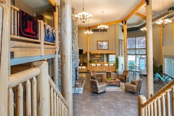 River Lodge & Cabins