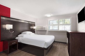 Ramada by Wyndham Medford Airport North