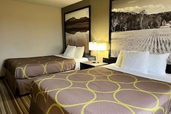 Super 8 by Wyndham Gas City Marion Area