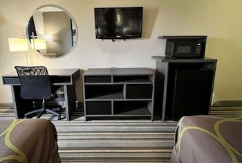 Super 8 by Wyndham Gas City Marion Area