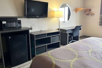 Super 8 by Wyndham Gas City Marion Area