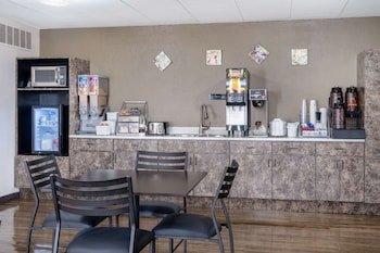 Super 8 by Wyndham Owatonna