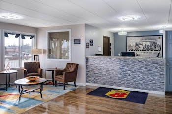 Super 8 by Wyndham Owatonna