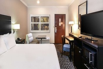 Travelodge by Wyndham Commerce Los Angeles Area