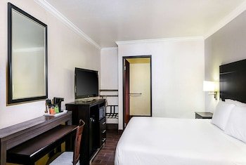 Travelodge by Wyndham Commerce Los Angeles Area