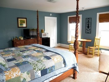 Coast Village Inn & Cottages