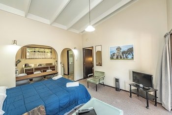 Riverside Motel