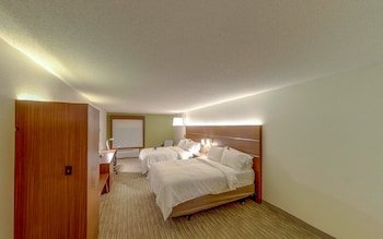 Holiday Inn Express Fort Wayne-East (New Haven)