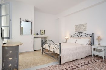 Naxos Center Houses