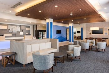Holiday Inn Express Visalia