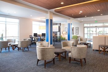 Holiday Inn Express Visalia