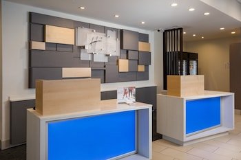 Holiday Inn Express Visalia