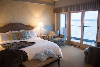 The Blue Wave Inn