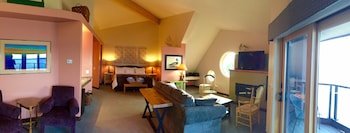 The Blue Wave Inn