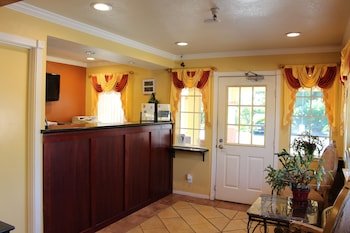 Upper Lake Inn and Suites