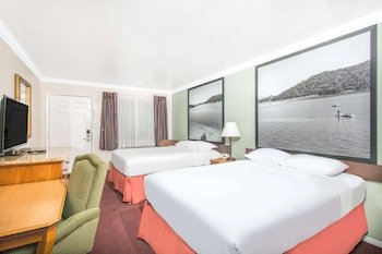 Upper Lake Inn and Suites