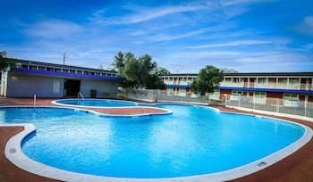 La Hacienda Motor Hotel