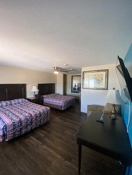 La Hacienda Motor Hotel