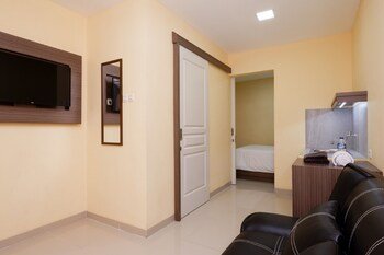 RedDoorz Plus Near Paragon Mall Semarang