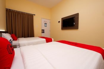 RedDoorz Plus Near Paragon Mall Semarang