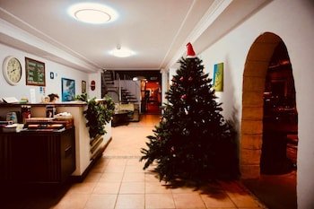 Al-Yakhour Hostel