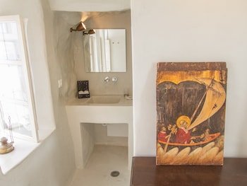 Hector Cave House