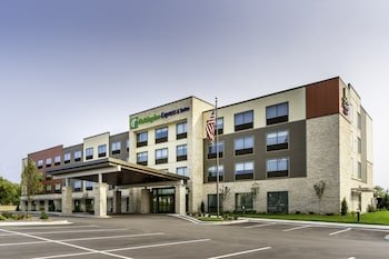 Holiday Inn Express & Suites Milwaukee West Allis