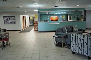 Super 8 by Wyndham Grove City