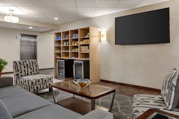 Super 8 by Wyndham Grove City