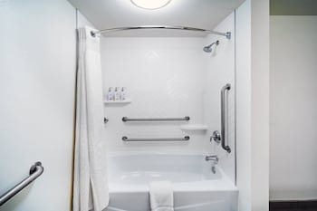 Holiday Inn & Suites Stillwater - University West