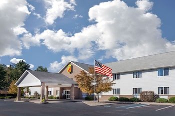Super 8 by Wyndham Adrian