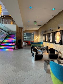 Moonrise Hotel St. Louis