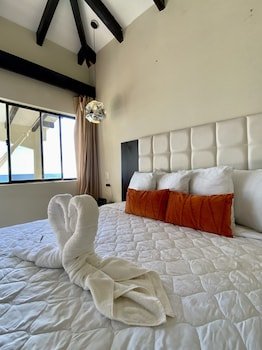 Vista Las Olas Surf Resort
