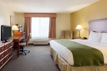 Country Inn & Suites by Radisson, Norman near University