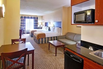 Holiday Inn Express & Suites Millington-Memphis Area