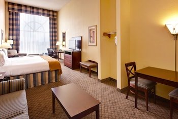 Holiday Inn Express & Suites Millington-Memphis Area