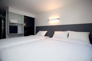 K Star Metro Hotel