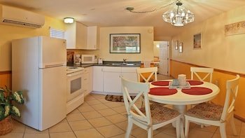 Manatee Bay Inn