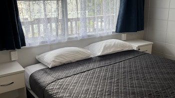 Aaron Court Motel