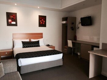 Burkes Hotel Motel