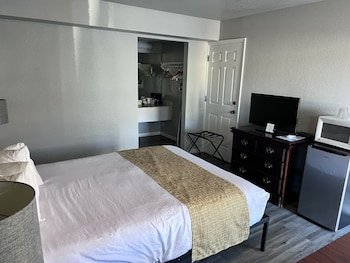 Travelodge by Wyndham Redding CA