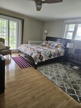 Sunflower Guest Suites