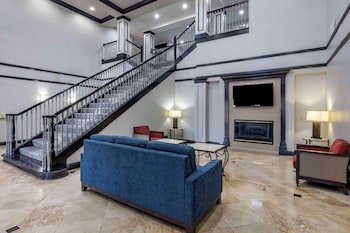 Quality Inn & Suites I-35 E/Walnut Hill