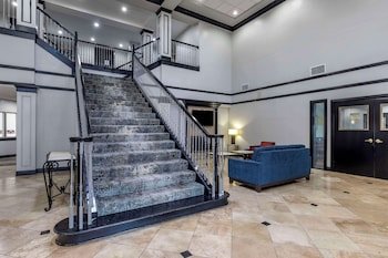 Quality Inn & Suites I-35 E/Walnut Hill