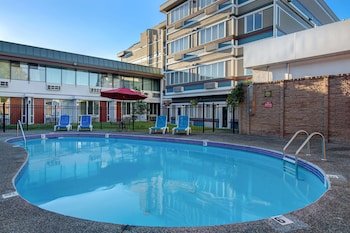 Days Inn by Wyndham Victoria Airport Sidney