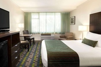 Days Inn by Wyndham Victoria Airport Sidney
