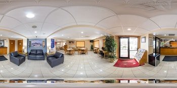 Econo Lodge Inn & Suites I-35 at Shawnee Mission 